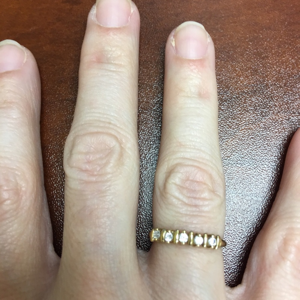 10K gold ring with 5 diamonds Size 7
